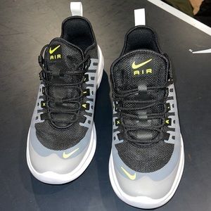 Nike air size 6 youth. Fits men’s 6. Only worn once. Gray and black color